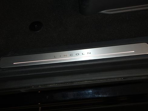 New 2025 Lincoln Navigator L Reserve AWD/4WD image 6