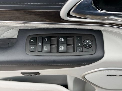Used 2018 Jeep Grand Cherokee Summit AWD/4WD image 19
