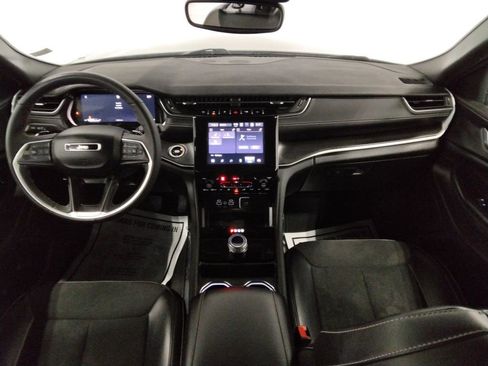 Used 2024 Jeep Grand Cherokee L Laredo image 40