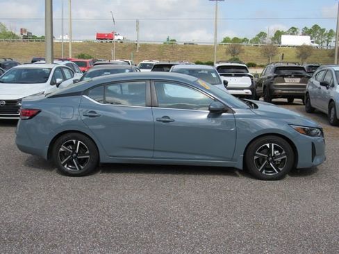 Used 2024 Nissan Sentra SV image 2