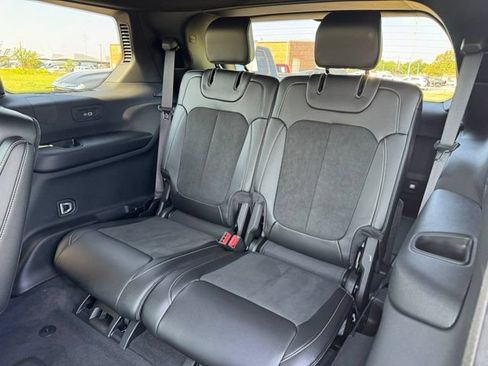 Used 2025 Jeep Grand Cherokee L Laredo RWD image 15