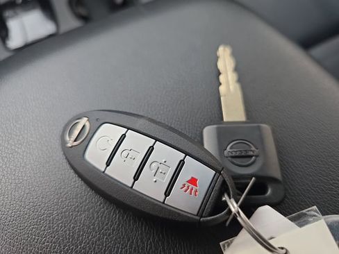 Used 2025 Nissan Frontier PRO-4X w/ Pro Premium Package image 29