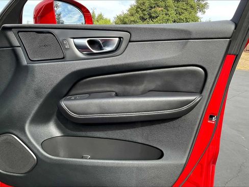 Used 2023 Volvo XC60 B5 Plus w/ Climate Package image 27