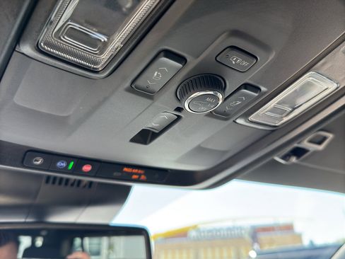 Used 2025 GMC Yukon XL Denali AWD/4WD image 36