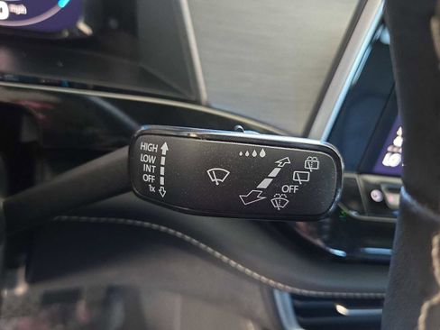 Used 2024 Volkswagen Atlas Cross Sport SE image 25