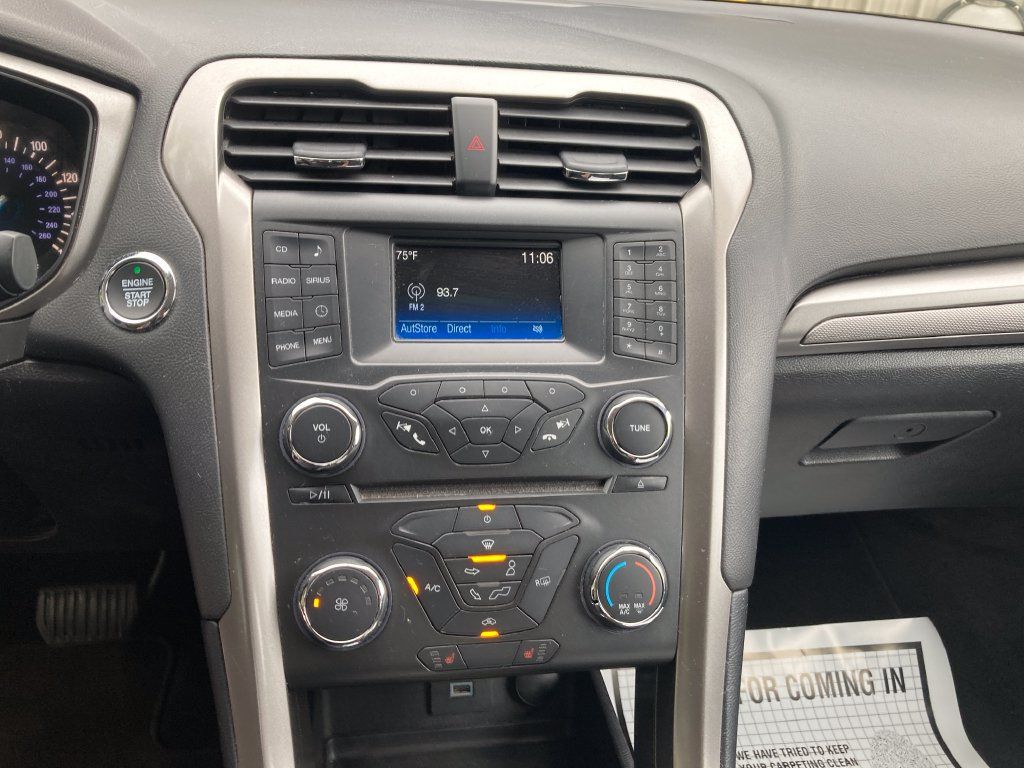 Used 2018 Ford Fusion SE FWD image 23