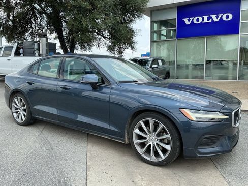 Used 2019 Volvo S60 T5 Momentum w/ Multimedia Package FWD image 1