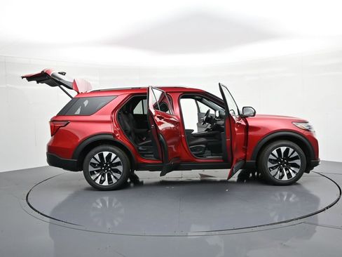 New 2026 Ford Explorer Platinum w/ LUX Leather Package image 32