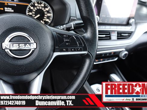 Used 2025 Nissan Altima 2.5 SV FWD image 27