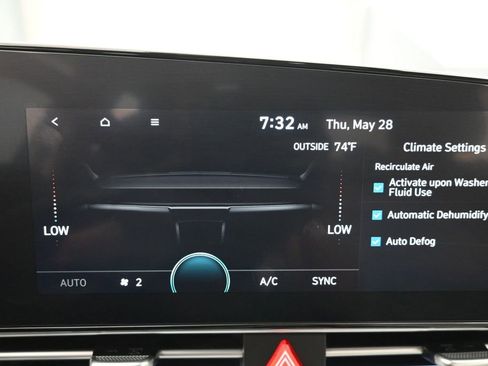 Used 2023 Hyundai Elantra Limited FWD image 15