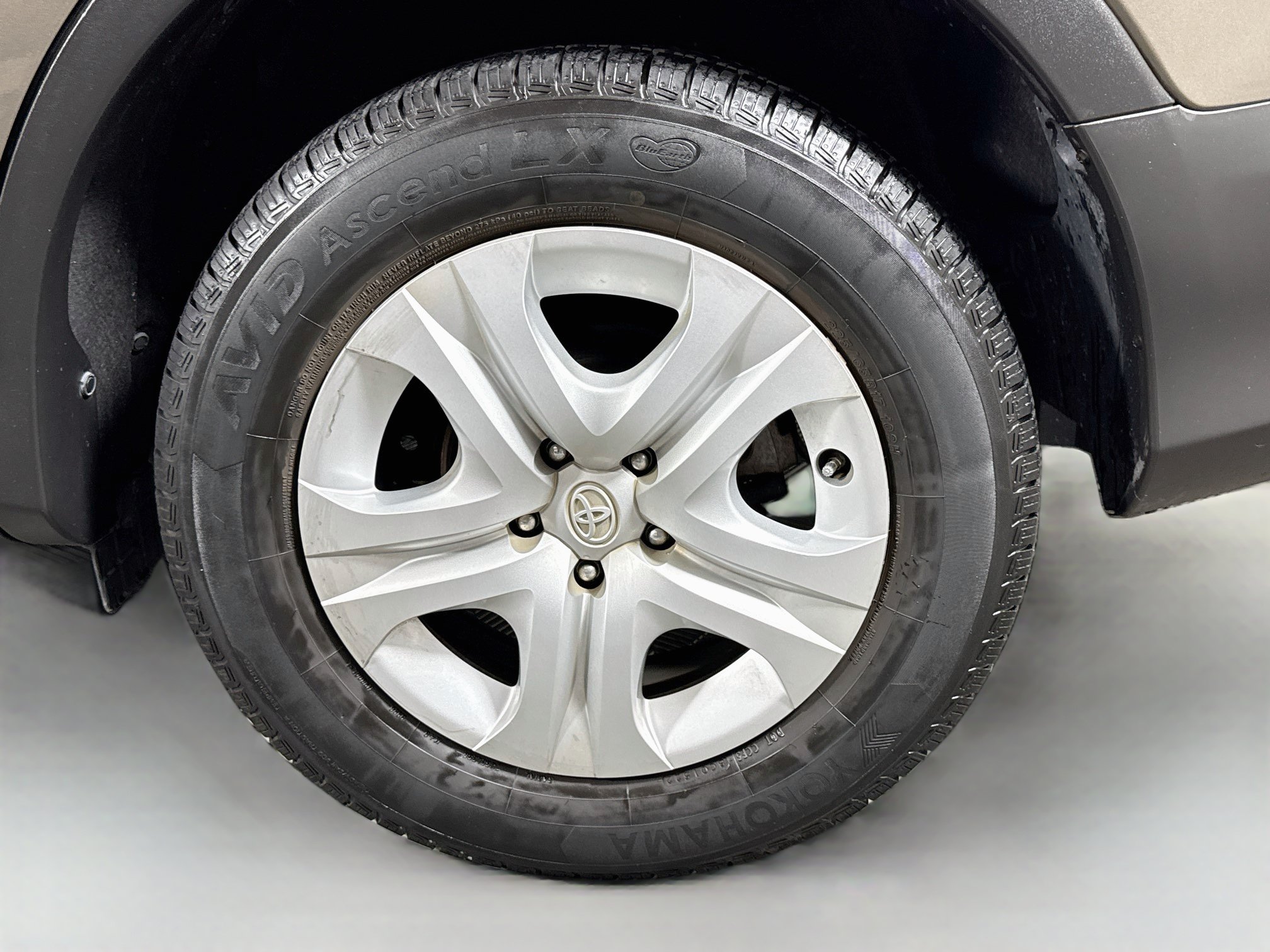 Used 2015 Toyota RAV4 LE AWD/4WD image 29