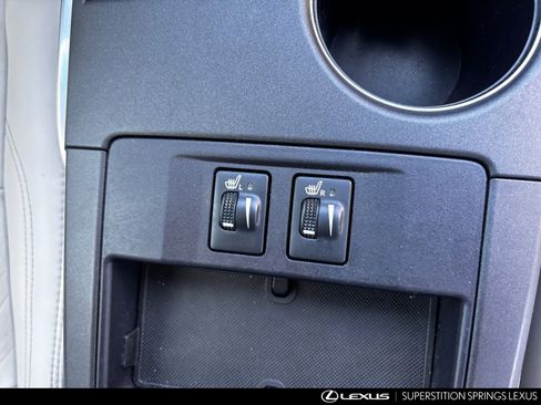 Used 2017 Toyota Camry XLE w/ Moonroof Package image 30