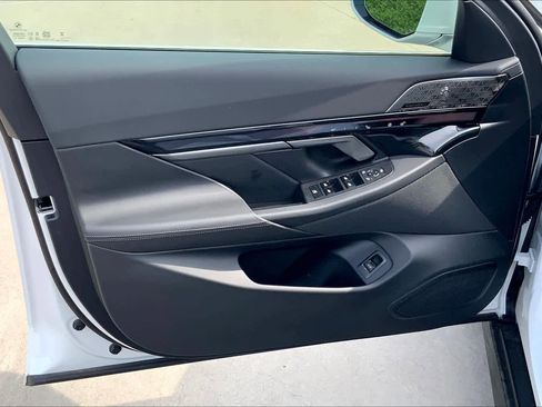 New 2024 BMW i5 eDrive40i w/ Premium Package image 10