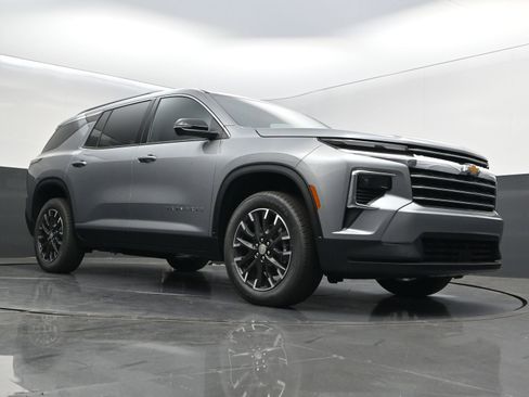 New 2026 Chevrolet Traverse LT w/ Sun and Wheel Package FWD image 40