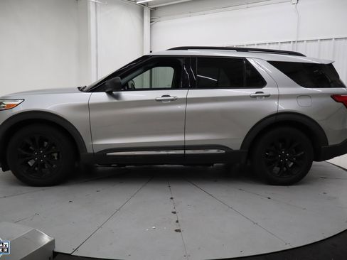 Used 2021 Ford Explorer XLT w/ Equipment Group 202A image 9