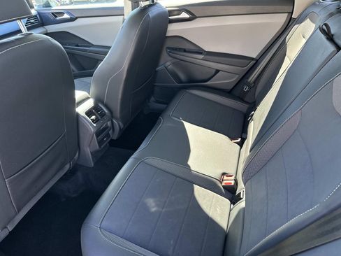 Certified 2023 Volkswagen Taos SE w/ Panoramic Sunroof Package image 7