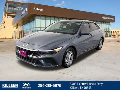 Used 2025 Hyundai Elantra SE FWD image 3