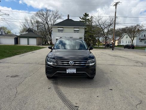 Used 2020 Volkswagen Tiguan SE image 2