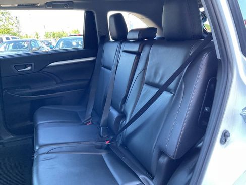 Used 2019 Toyota Highlander XLE AWD/4WD image 30