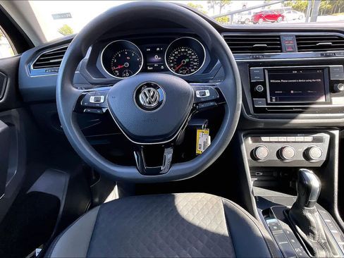 Used 2018 Volkswagen Tiguan S image 6