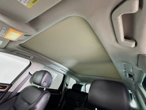 Used 2014 Volkswagen Touareg VR6 image 21
