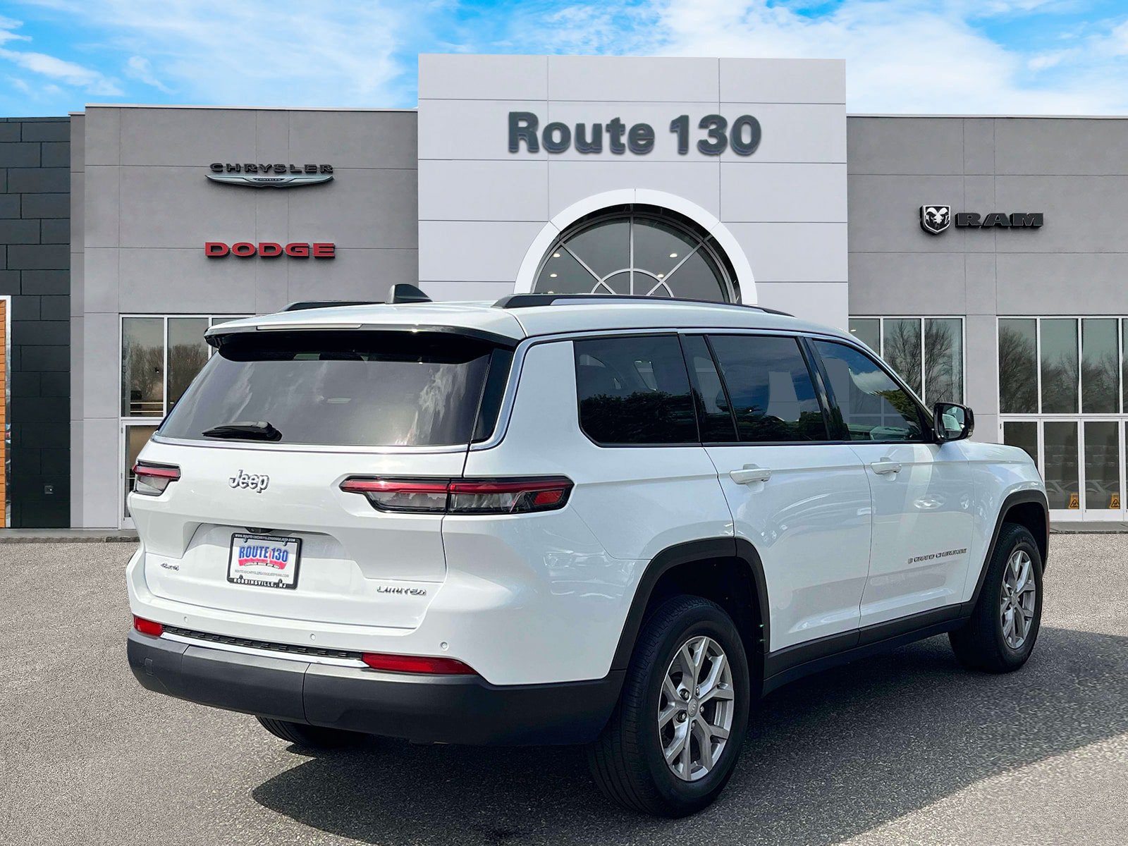 Used 2023 Jeep Grand Cherokee L Limited AWD/4WD image 4