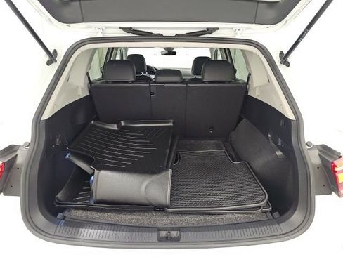 Used 2023 Volkswagen Tiguan SE w/ Panoramic Sunroof Package AWD/4WD image 32
