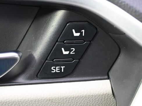 Used 2019 Toyota RAV4 XLE Premium w/ Cold Weather Package AWD/4WD image 24