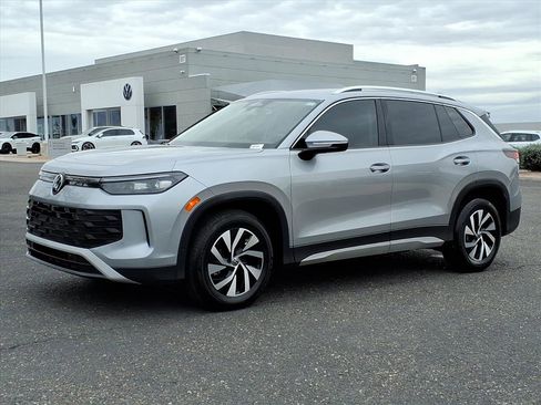 Certified 2025 Volkswagen Tiguan S image 3