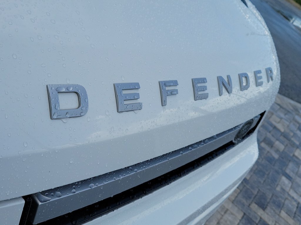 Certified 2023 Land Rover Defender 110 SE AWD/4WD image 9