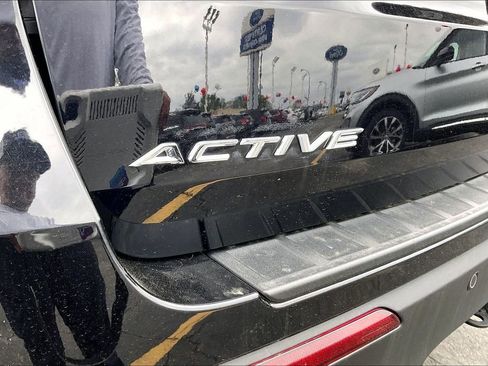 Used 2025 Ford Explorer Active w/ Active Comfort Package AWD/4WD image 30