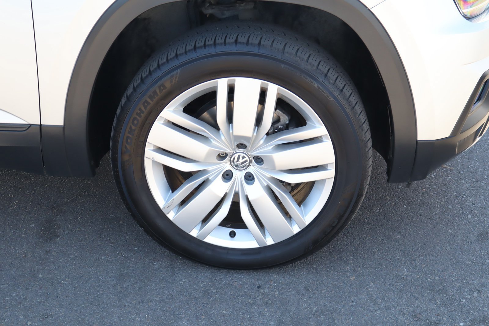 Used 2019 Volkswagen Atlas SE w/ Panoramic Sunroof Package FWD image 10