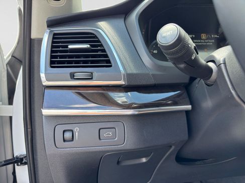 Used 2019 Volvo XC90 T6 Momentum AWD/4WD image 28