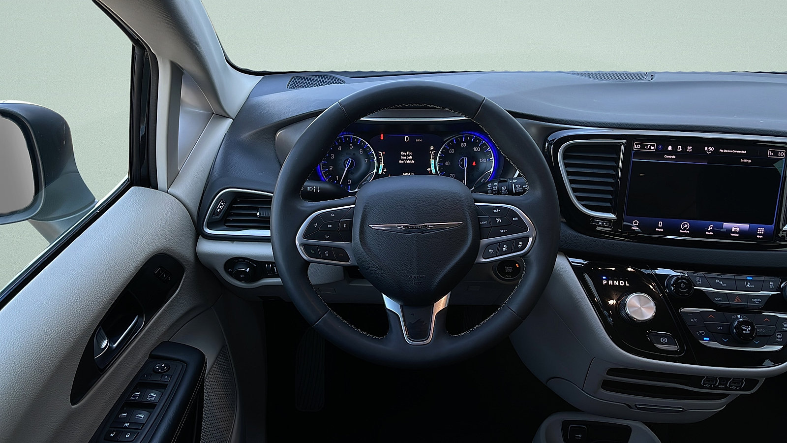 Used 2023 Chrysler Pacifica Touring-L FWD image 10