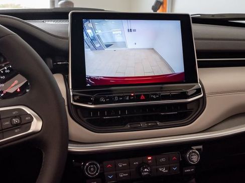 Used 2025 Jeep Compass Limited image 14