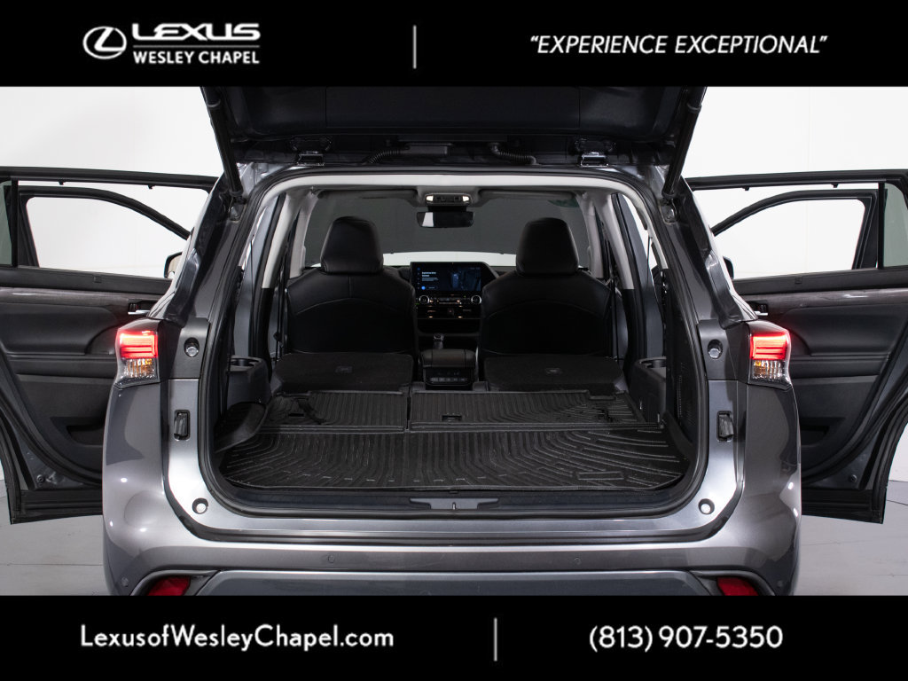 Used 2023 Toyota Highlander Limited FWD image 12