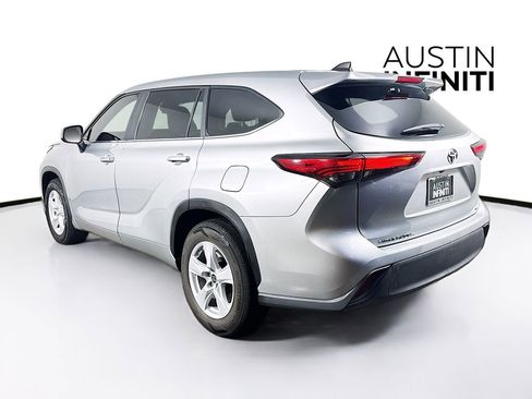 Used 2023 Toyota Highlander LE image 5