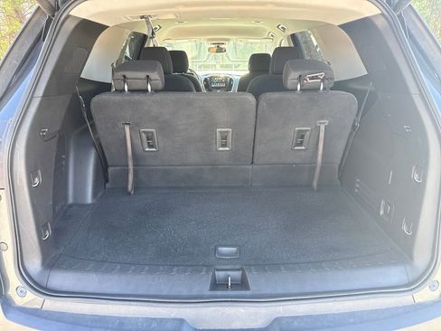 Used 2019 Chevrolet Traverse LT image 27