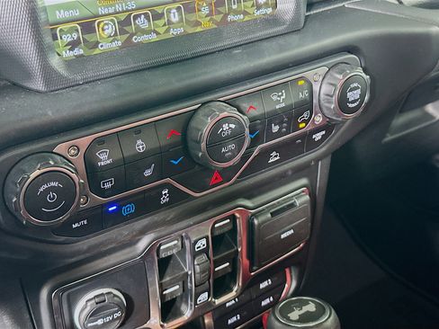 Used 2023 Jeep Wrangler Unlimited Sahara w/ Cold Weather Group AWD/4WD image 23