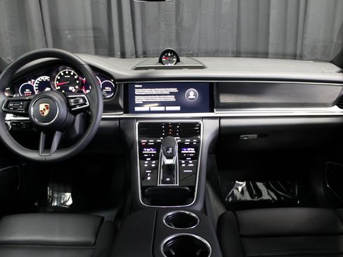 Certified 2023 Porsche Panamera 4 Platinum Edition w/ Assistance Package image 24