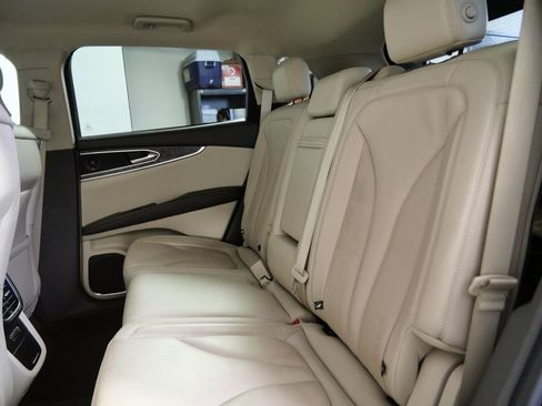 Certified 2019 Lincoln Nautilus Select image 16