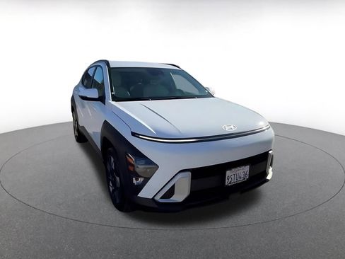Used 2025 Hyundai Kona SEL image 3