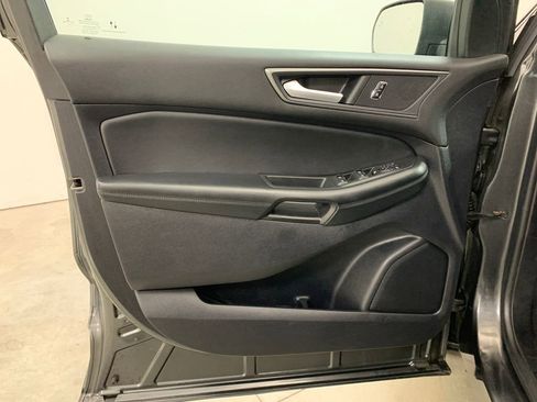 Used 2020 Ford Edge SE image 6