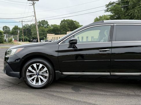 Used 2018 Subaru Outback 3.6R Touring AWD/4WD image 5