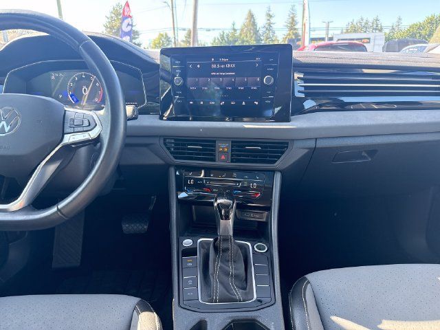 Used 2025 Volkswagen Jetta SE FWD image 25