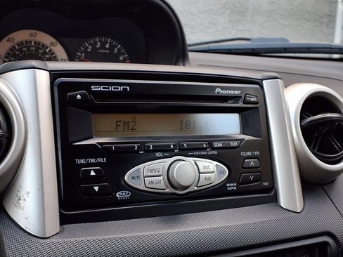 Used 2006 Scion xA FWD image 9
