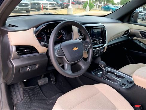 Used 2023 Chevrolet Traverse LS FWD image 18