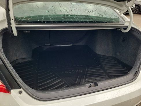 Used 2021 Honda Accord Touring image 11