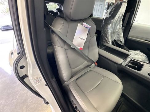 New 2025 Toyota Sienna XLE image 27
