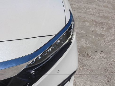 Used 2020 Honda Accord Touring image 11
